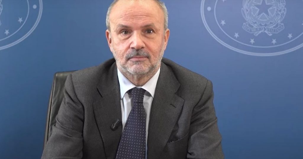 ministro Schillaci divieti di fumo all'aperto