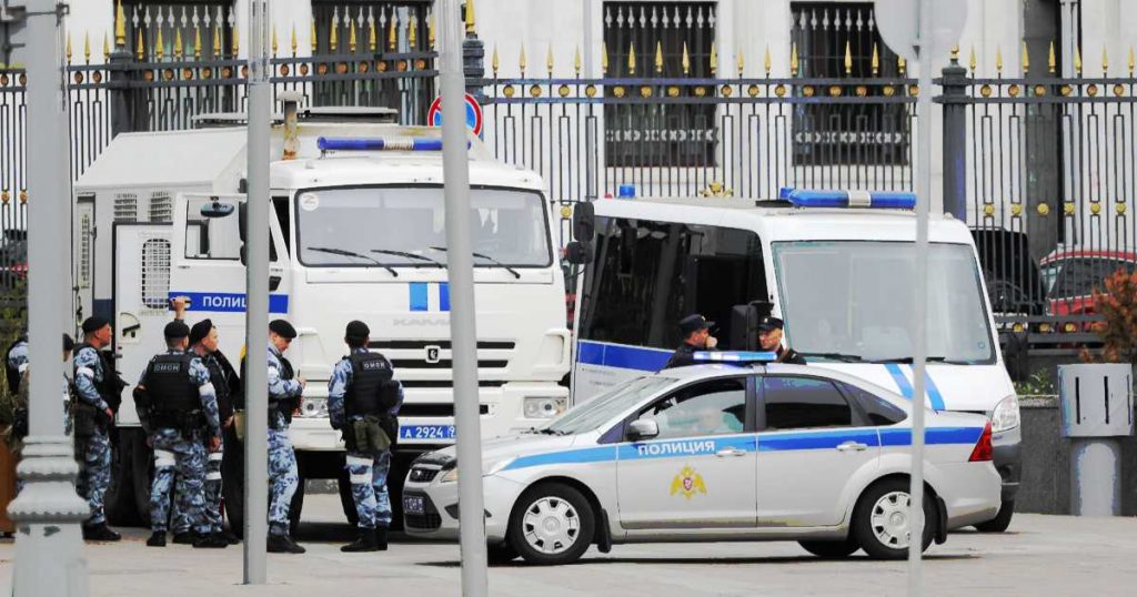 Manager italiano dell'energia in libertà vigilata a Mosca