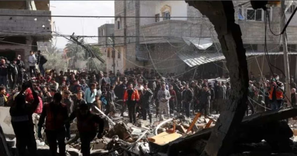 spari sulla folla a gaza