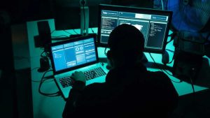Cyberattacchi coordinati ed esercitazioni a sorpresa: le opzioni sul tavolo dell’Ue contro gli attacchi ibridi di Mosca