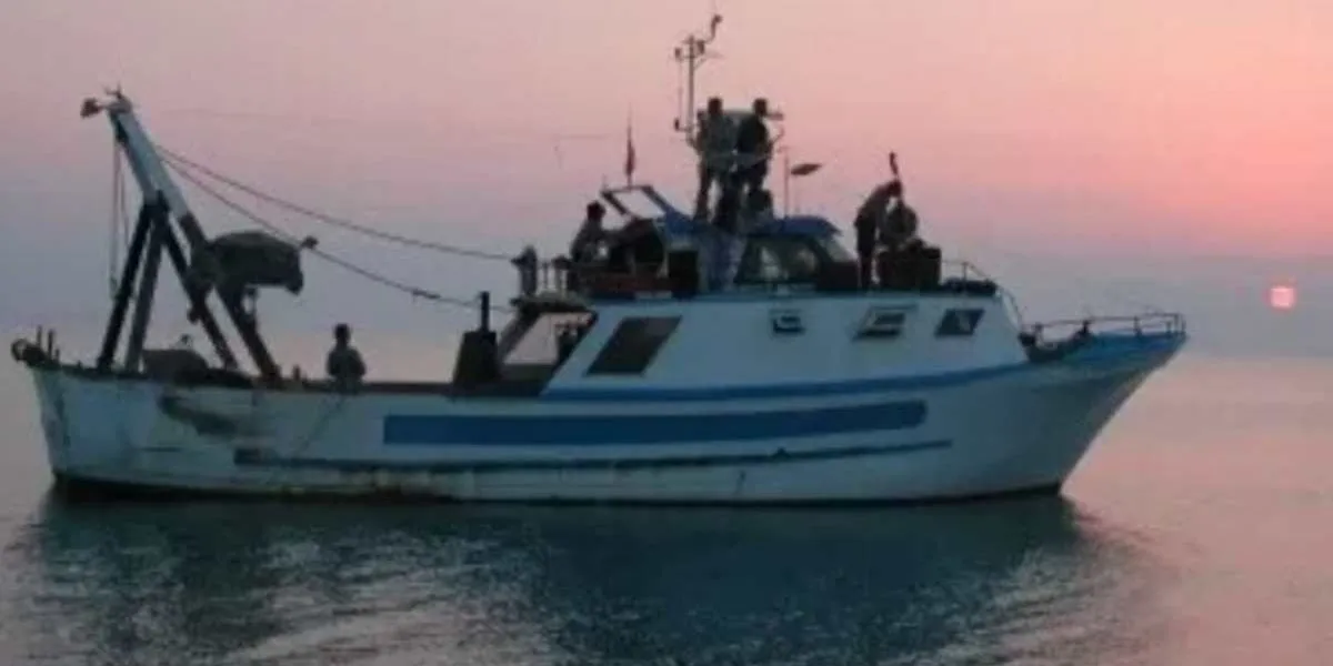 Peschereccio Italiano Attaccato